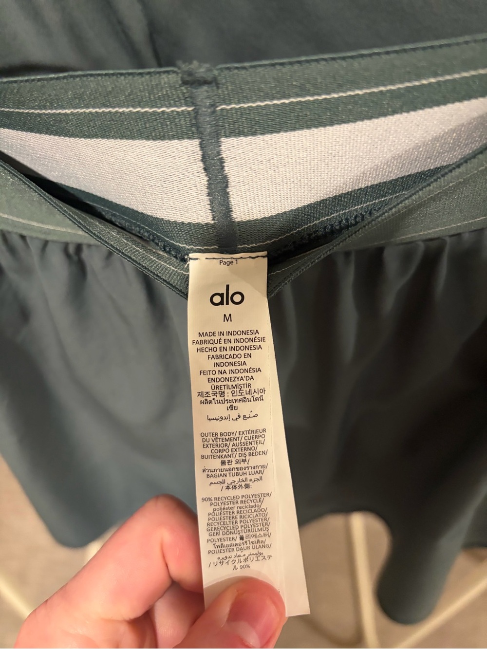 ALO Yoga Match Point Short & Alosoft Crop Finesse Set in Clover Green - Picture 6 of 7